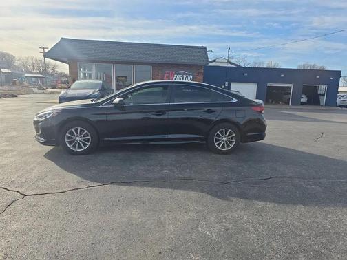 2018 Hyundai SONATA SE
