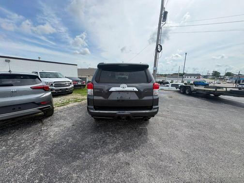 Magnetic Gray Metallic 2010 Toyota 4Runner SR5
