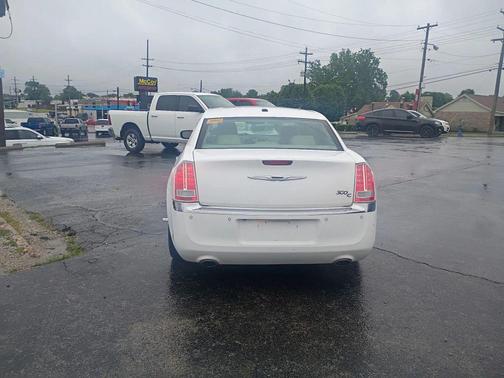 Bright White Clearcoat 2011 Chrysler 300C Base