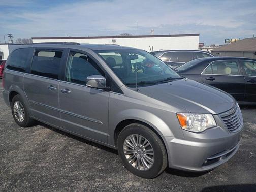 2016 Chrysler Town & Country Touring-L