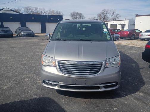 2016 Chrysler Town & Country Touring-L