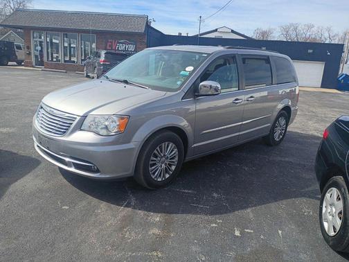 2016 Chrysler Town & Country Touring-L