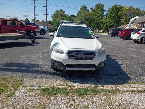 Crystal White Pearl 2017 Subaru Outback 3.6R Touring