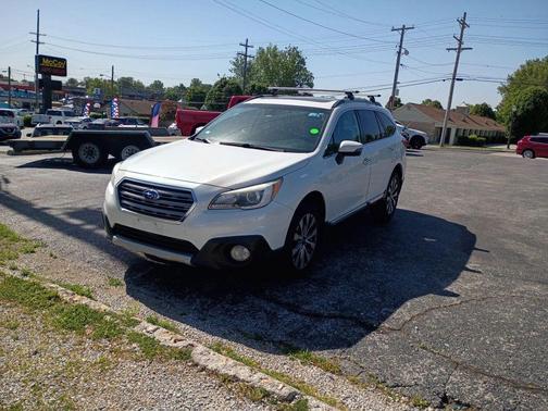 Crystal White Pearl 2017 Subaru Outback 3.6R Touring