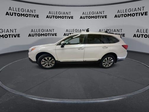 Crystal White Pearl 2017 Subaru Outback 3.6R Touring