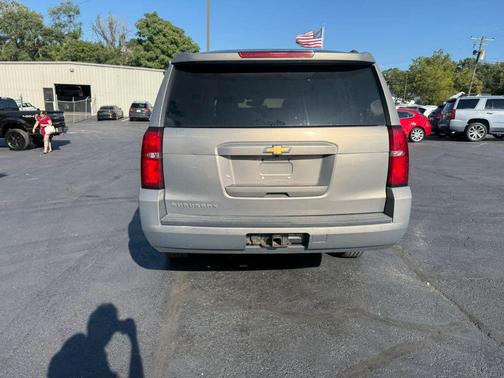 Pepperdust Metallic 2019 Chevrolet Suburban LT