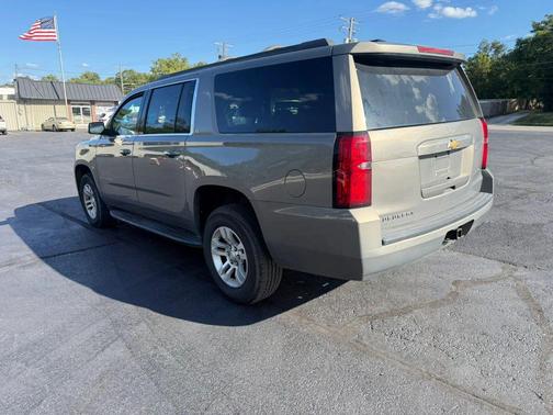 Pepperdust Metallic 2019 Chevrolet Suburban LT