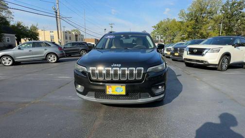 Diamond Black Crystal Pearlcoat 2019 Jeep Cherokee Latitude