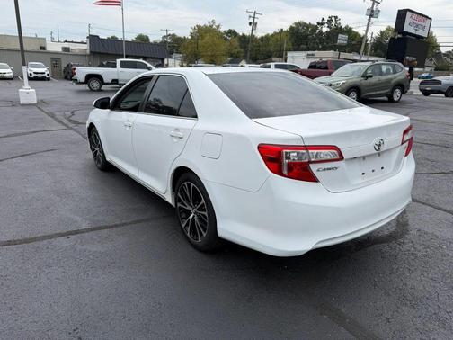 Super White 2014 Toyota Camry LE