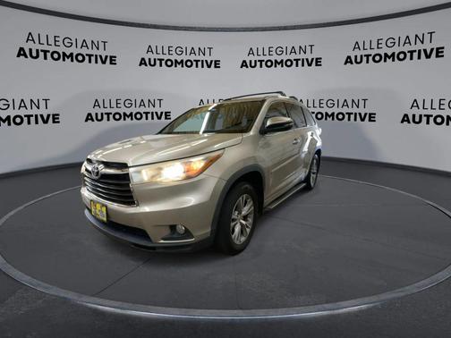 Creme Brulee Mica 2015 Toyota Highlander XLE