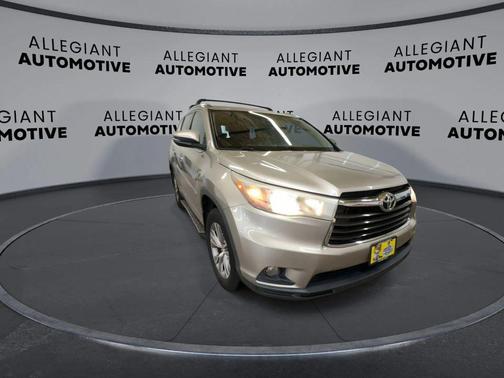 Creme Brulee Mica 2015 Toyota Highlander XLE
