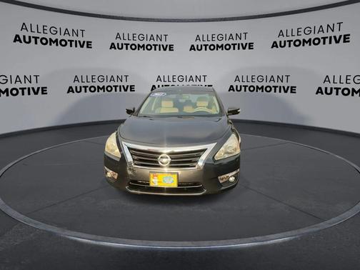Storm 2015 Nissan Altima 2.5 SV