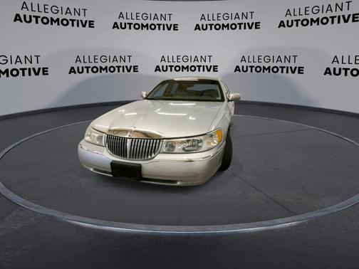 2002 Lincoln Town Car Signature
