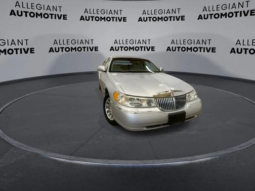 2002 Lincoln Town Car Signature