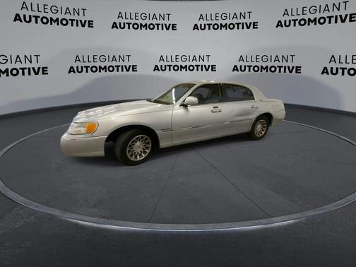 2002 Lincoln Town Car Signature