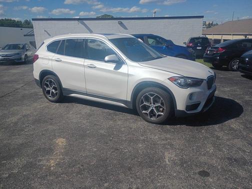 Mineral White Metallic 2019 BMW X1 sDrive28i