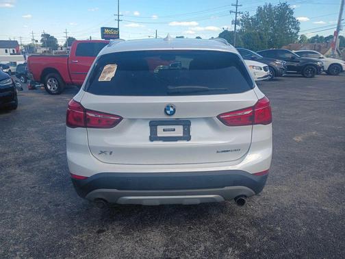 Mineral White Metallic 2019 BMW X1 sDrive28i