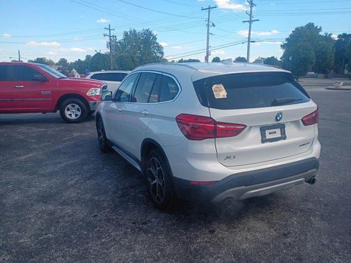 Mineral White Metallic 2019 BMW X1 sDrive28i