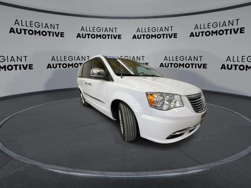 Bright White Clearcoat 2014 Chrysler Town & Country Limited