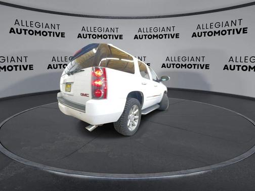 Summit White 2011 GMC Yukon Denali