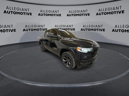 Diamond Black Crystal Pearlcoat 2020 RAM 1500 Limited