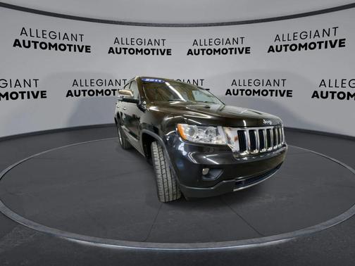 Brilliant Black Crystal Pearlcoat 2011 Jeep Grand Cherokee Limited