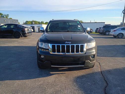 Brilliant Black Crystal Pearlcoat 2011 Jeep Grand Cherokee Limited