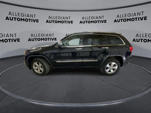 Brilliant Black Crystal Pearlcoat 2011 Jeep Grand Cherokee Limited