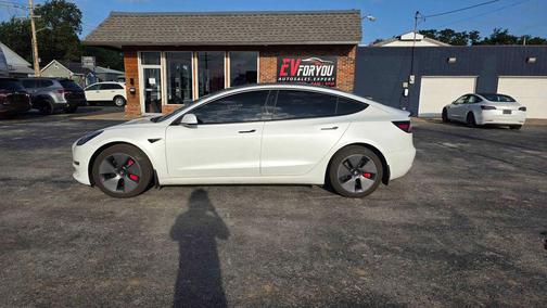 Pearl White Multi-Coat 2022 Tesla Model 3 Standard Range