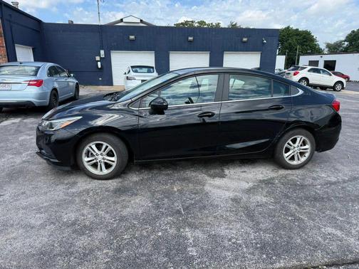 Mosaic Black Metallic 2018 Chevrolet Cruze LT