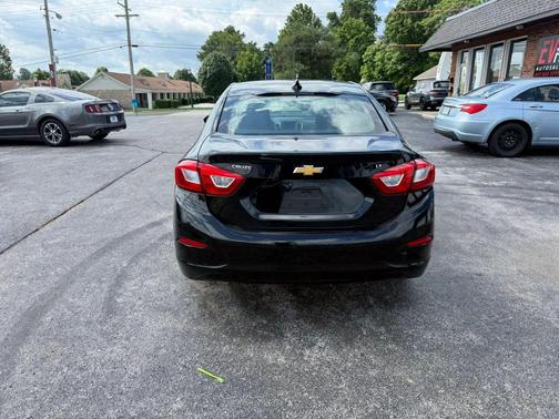 Mosaic Black Metallic 2018 Chevrolet Cruze LT