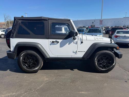 Bright White Clearcoat 2016 Jeep Wrangler Willys Wheeler