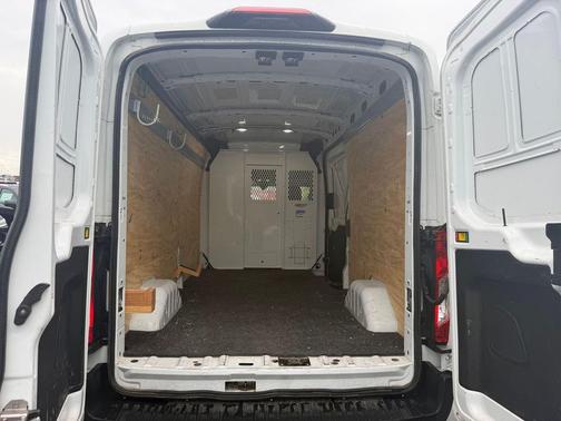 Oxford White 2022 Ford Transit-250 Base