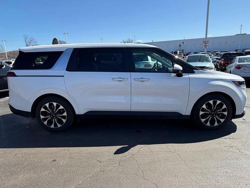 Snow White Pearl 2023 Kia Carnival EX