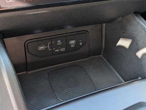 Glacial White Pearl 2026 Kia Sportage EX