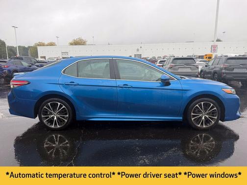Blue Streak Metallic 2019 Toyota Camry SE