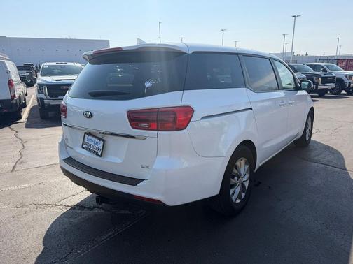 Snow White Pearl 2019 Kia Sedona LX