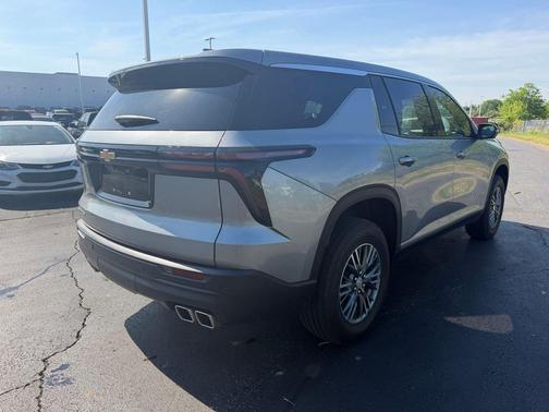Sterling Gray Metallic 2024 Chevrolet Traverse LS
