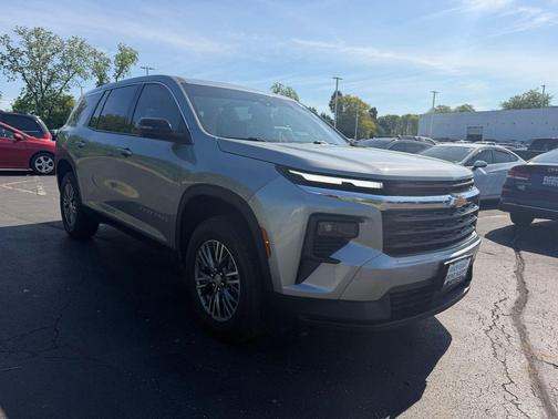 Sterling Gray Metallic 2024 Chevrolet Traverse LS