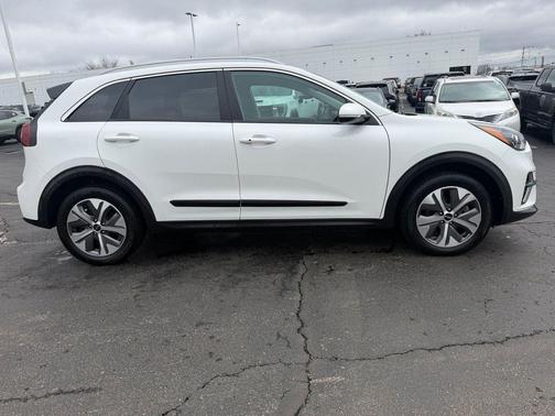 Snow White Pearl 2022 Kia Niro EV EX