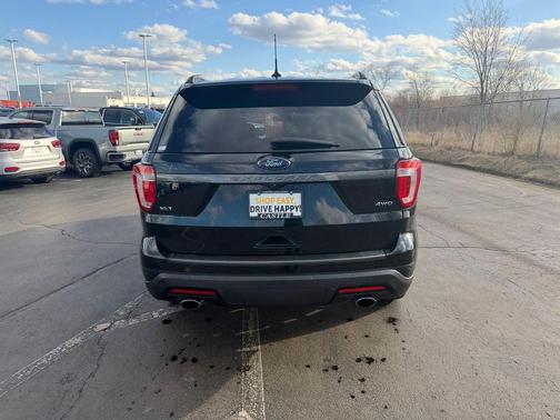 Black Metallic 2019 Ford Explorer XLT