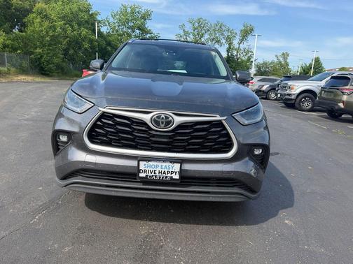 Magnetic Gray Metallic 2021 Toyota Highlander XLE