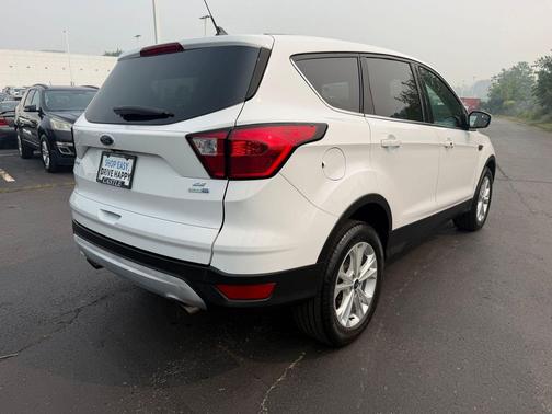 Oxford White 2019 Ford Escape SE