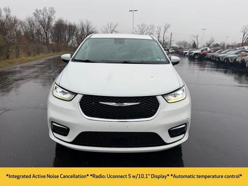 Bright White Clearcoat 2023 Chrysler Pacifica Touring L