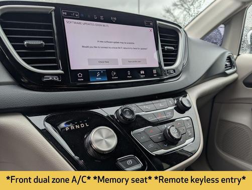 Bright White Clearcoat 2023 Chrysler Pacifica Touring L