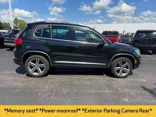 Deep Black Pearl 2017 Volkswagen Tiguan 2.0T S 4MOTION