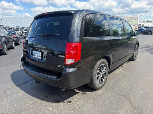 Black Onyx Crystal Pearlcoat 2019 Dodge Grand Caravan SE