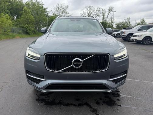 Gray Metallic 2019 Volvo XC90 T6 Momentum
