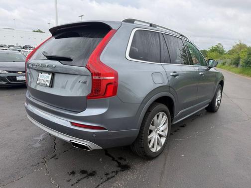 Gray Metallic 2019 Volvo XC90 T6 Momentum