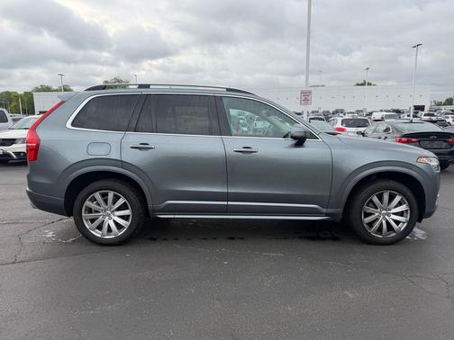 Gray Metallic 2019 Volvo XC90 T6 Momentum